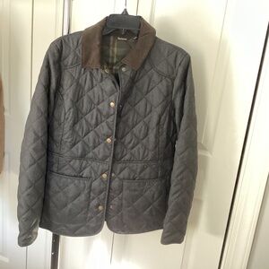 Like new Barbour Helvellyn Quilted Barn Jacket Olive Green Classic Herringbone
